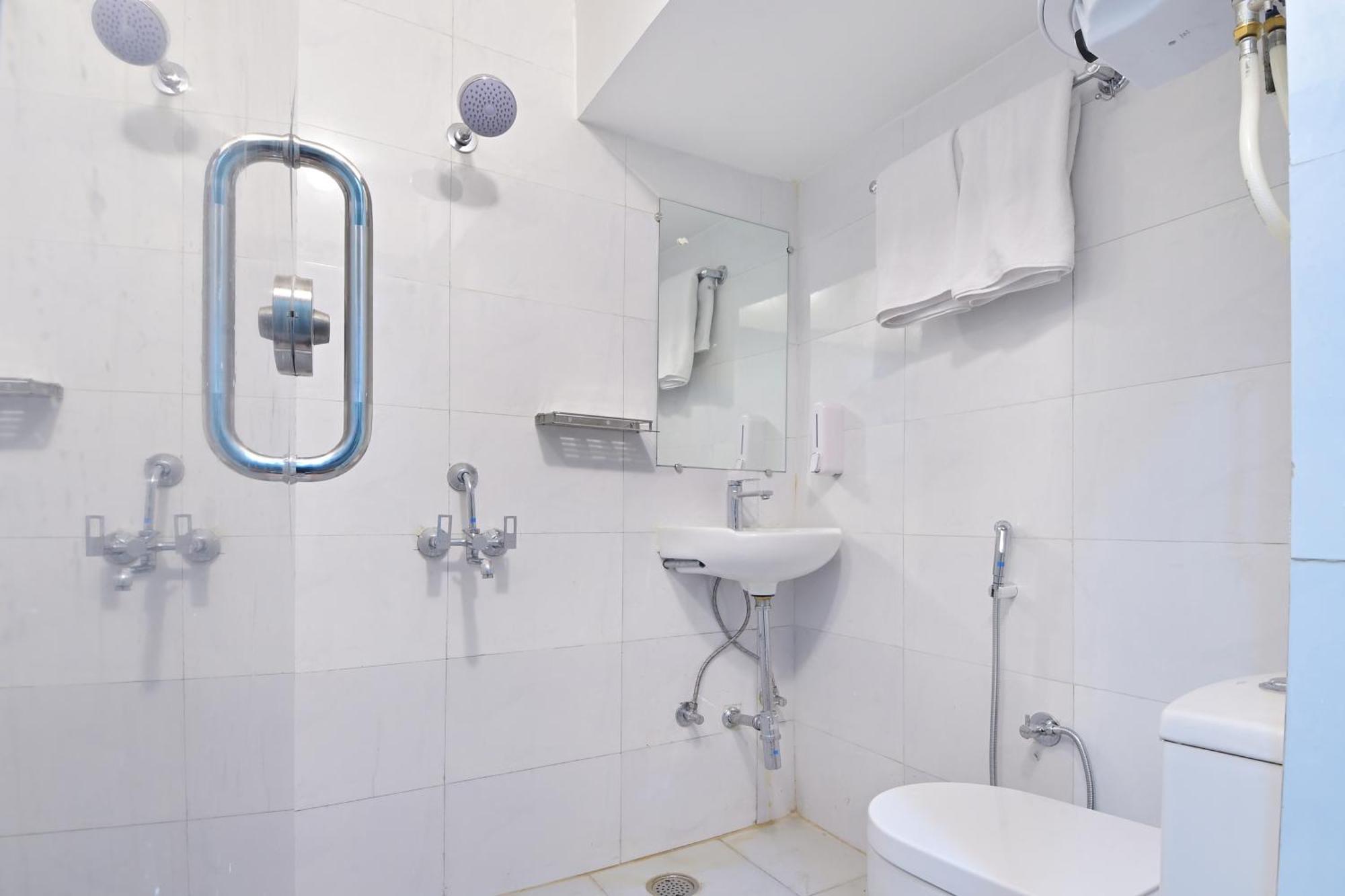 Chowdhry Tourist Lodge - New Delhi Railway Station - 2 Minutes Walk Bagian luar foto