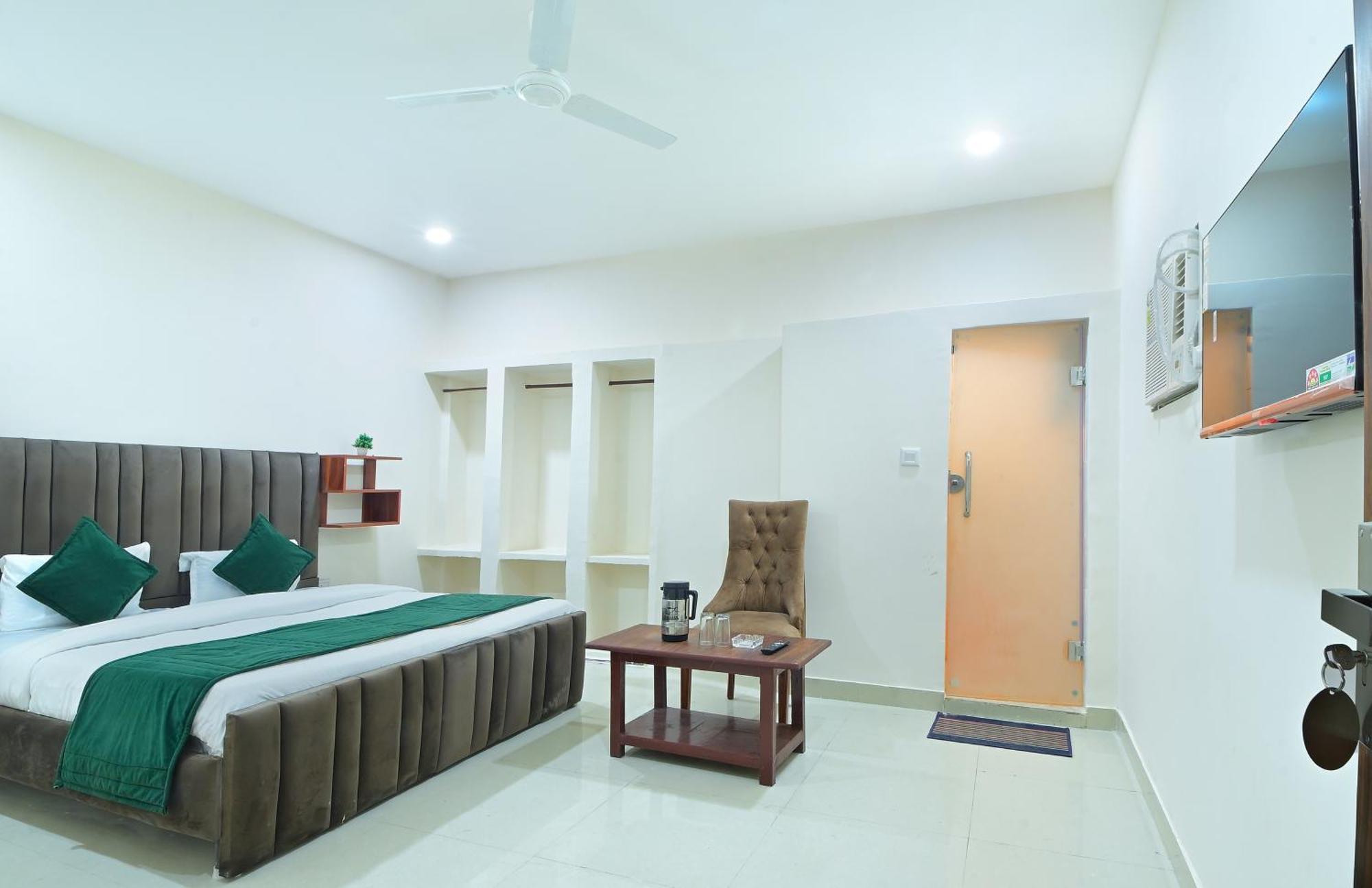 Chowdhry Tourist Lodge - New Delhi Railway Station - 2 Minutes Walk Bagian luar foto