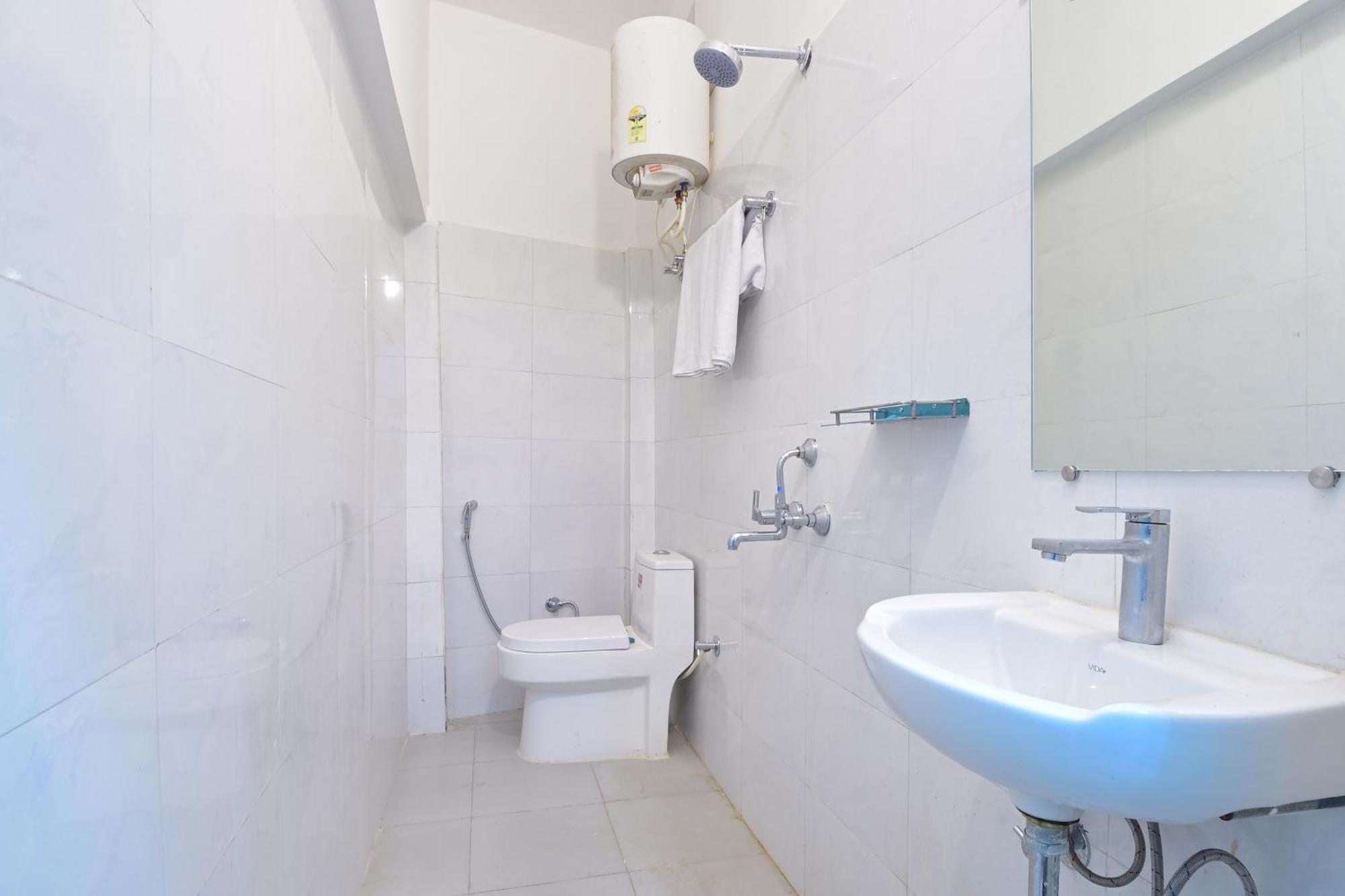 Chowdhry Tourist Lodge - New Delhi Railway Station - 2 Minutes Walk Bagian luar foto