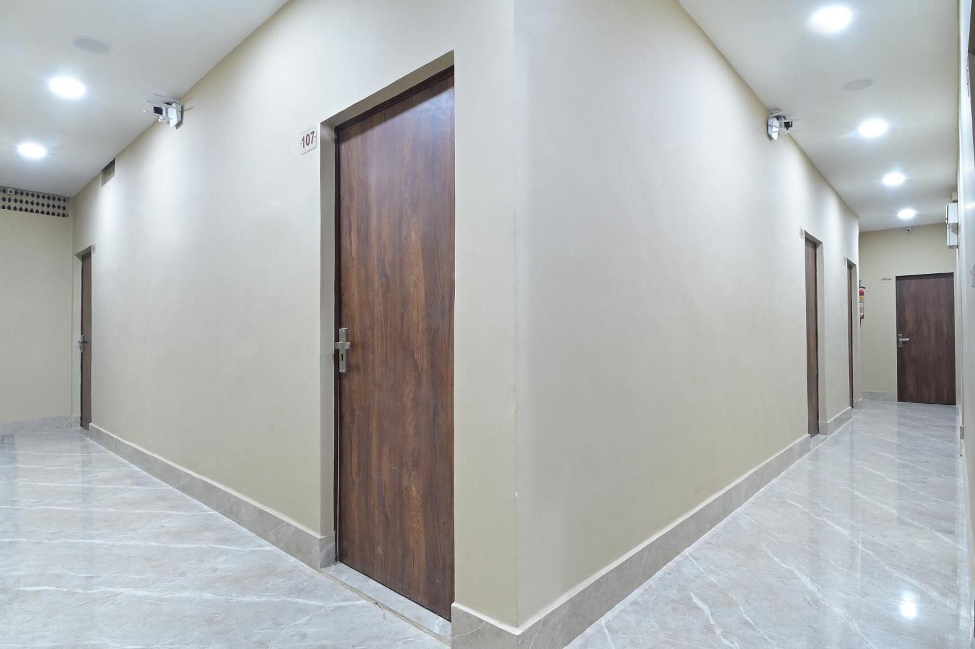 Chowdhry Tourist Lodge - New Delhi Railway Station - 2 Minutes Walk Bagian luar foto