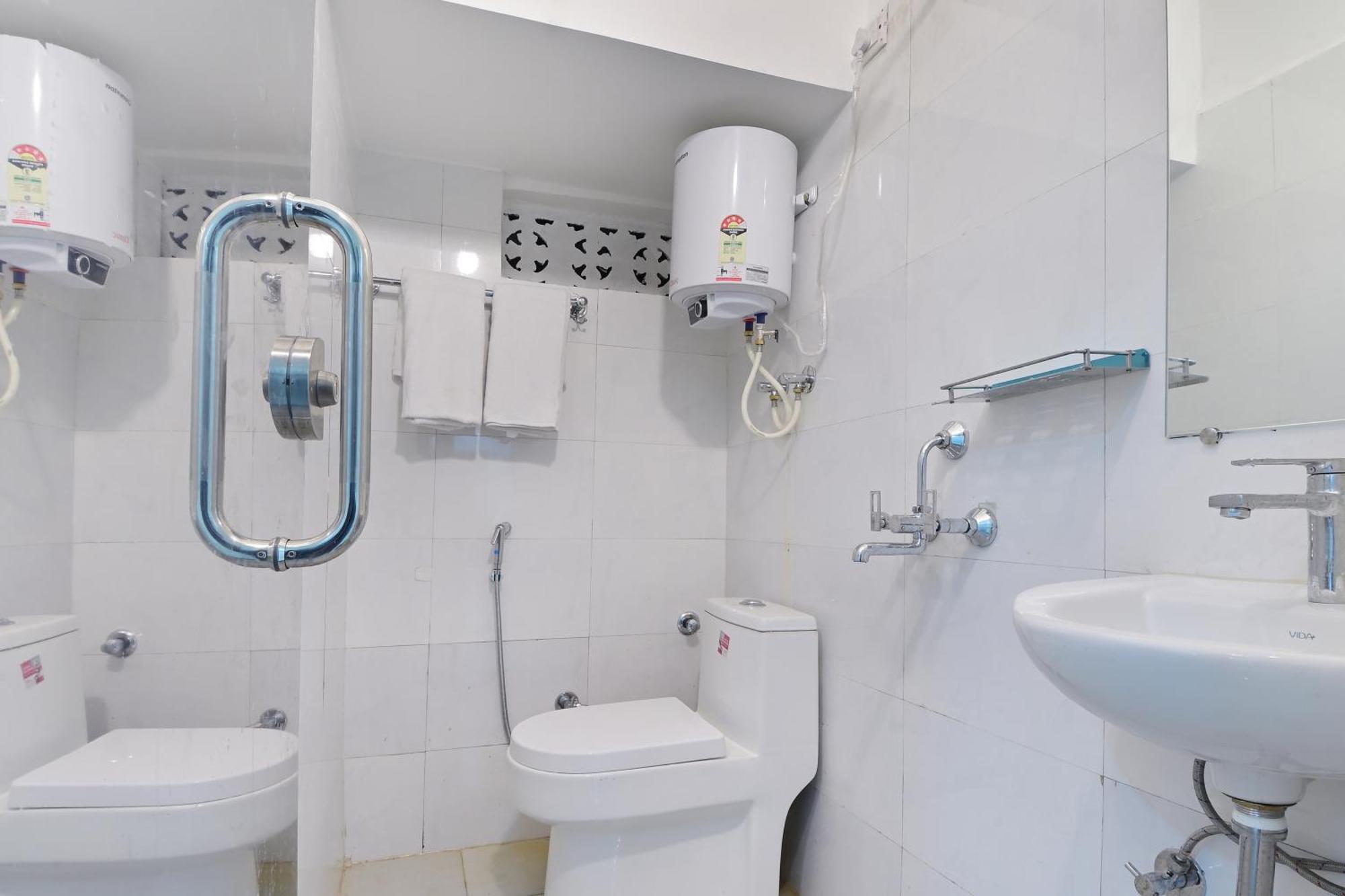Chowdhry Tourist Lodge - New Delhi Railway Station - 2 Minutes Walk Bagian luar foto