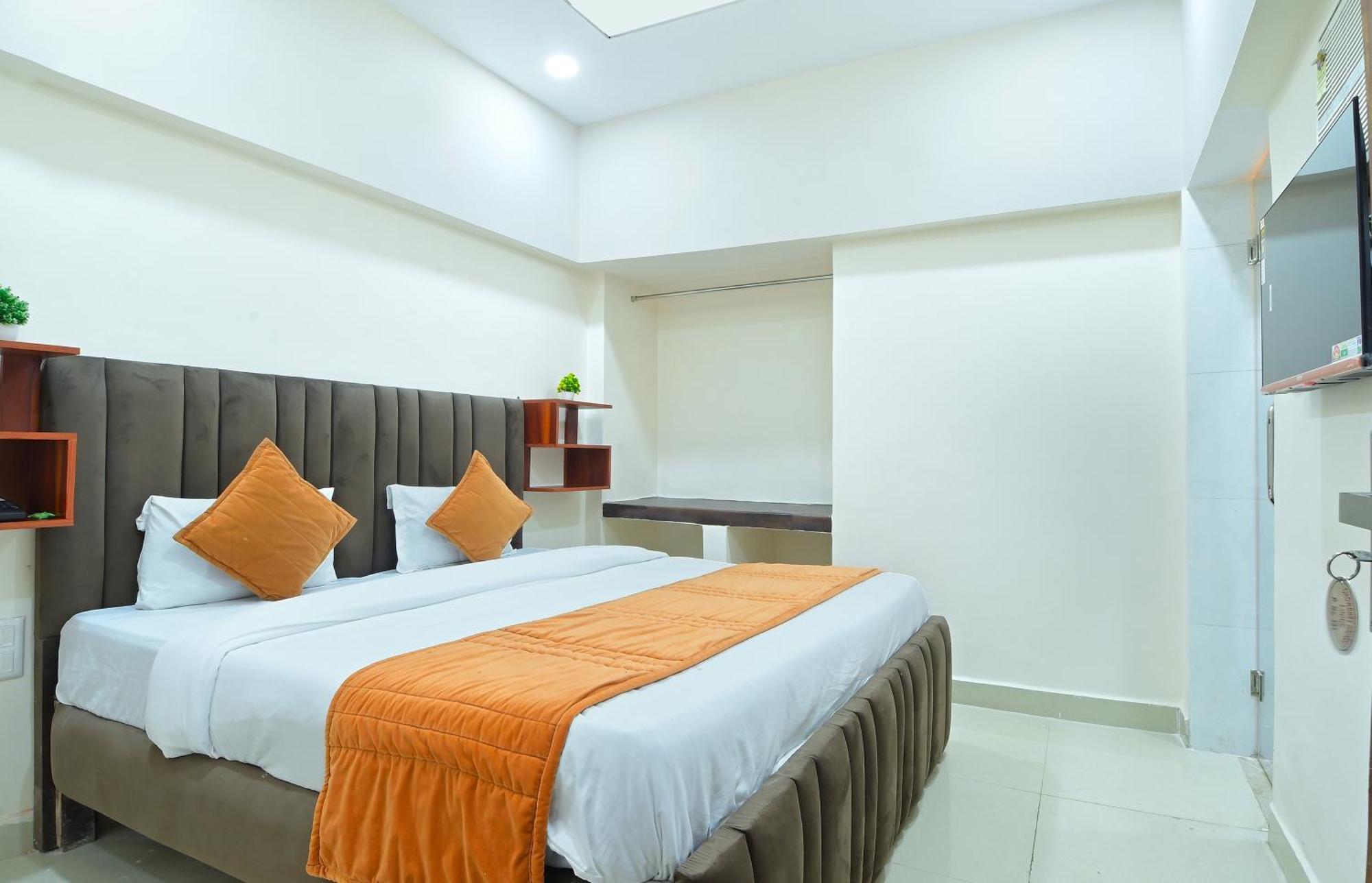 Chowdhry Tourist Lodge - New Delhi Railway Station - 2 Minutes Walk Bagian luar foto
