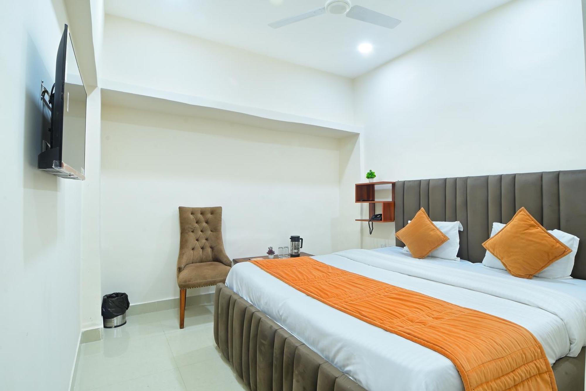 Chowdhry Tourist Lodge - New Delhi Railway Station - 2 Minutes Walk Bagian luar foto