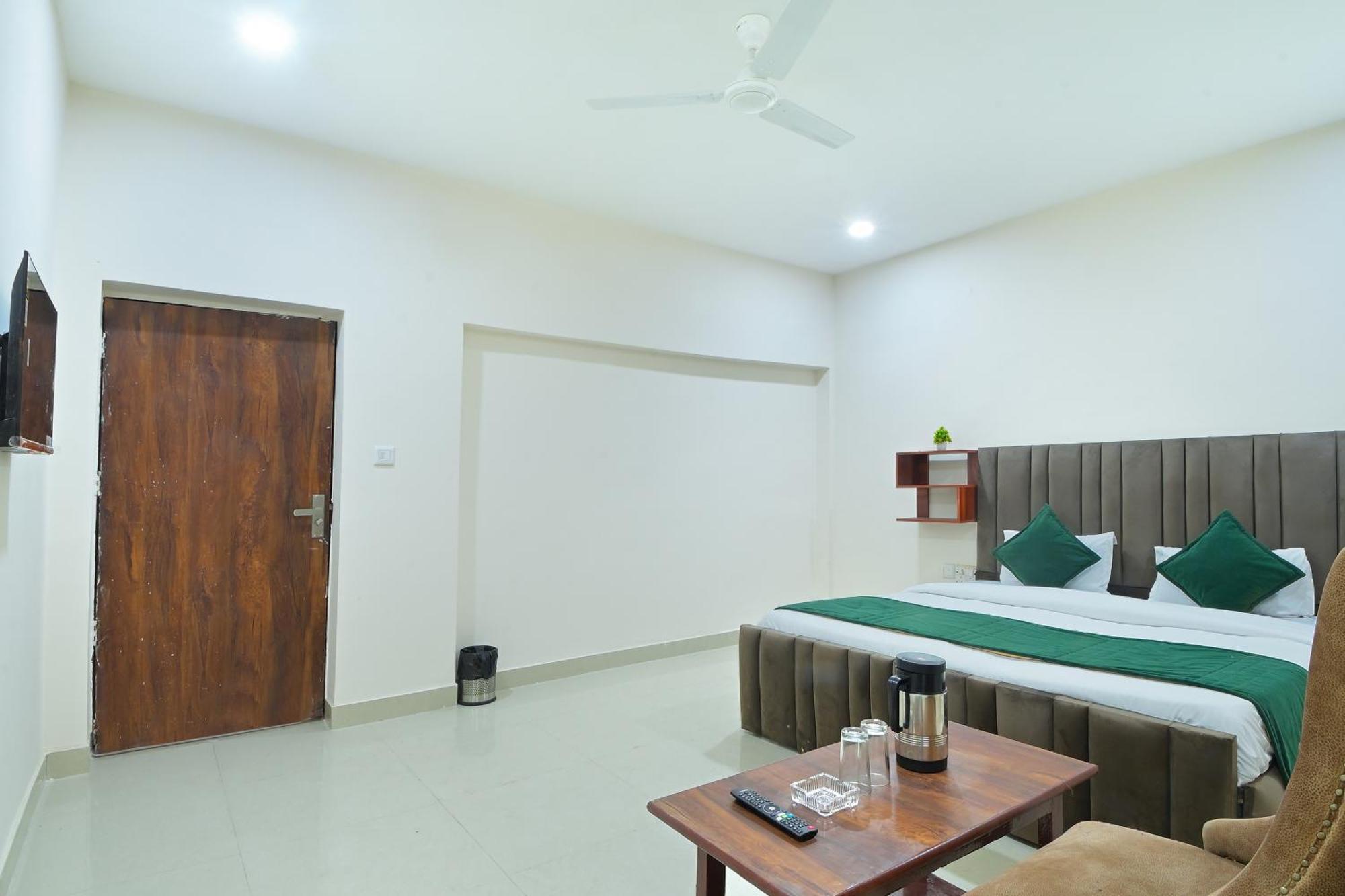 Chowdhry Tourist Lodge - New Delhi Railway Station - 2 Minutes Walk Bagian luar foto
