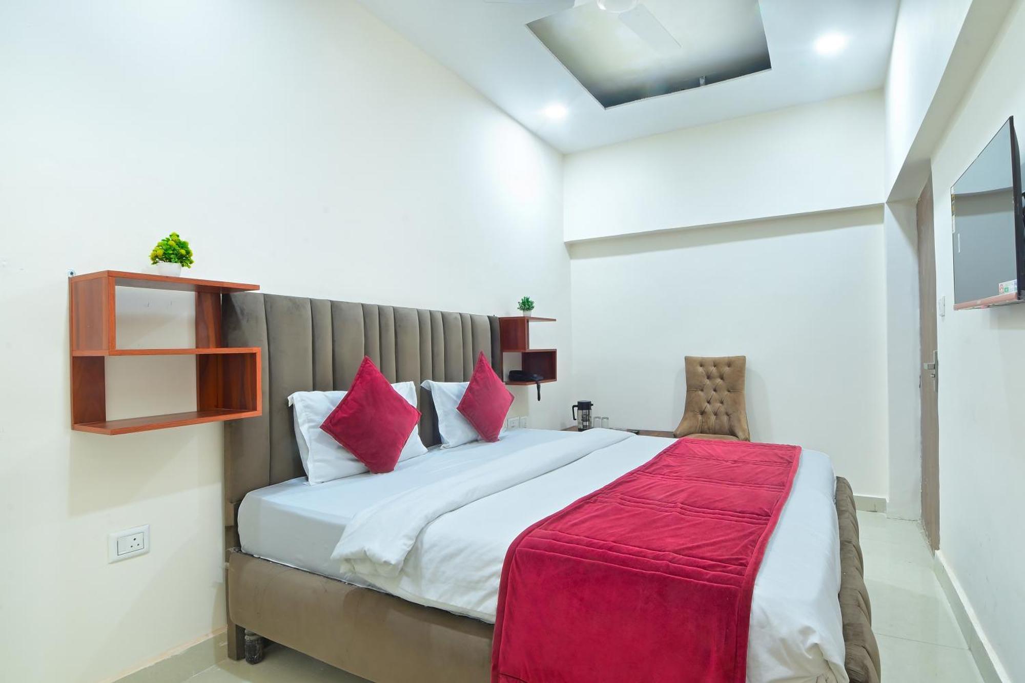 Chowdhry Tourist Lodge - New Delhi Railway Station - 2 Minutes Walk Bagian luar foto