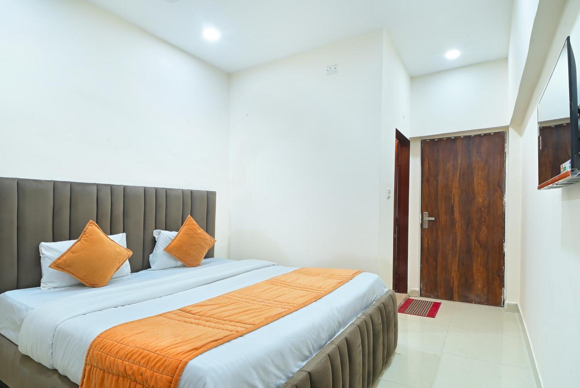 Chowdhry Tourist Lodge - New Delhi Railway Station - 2 Minutes Walk Bagian luar foto