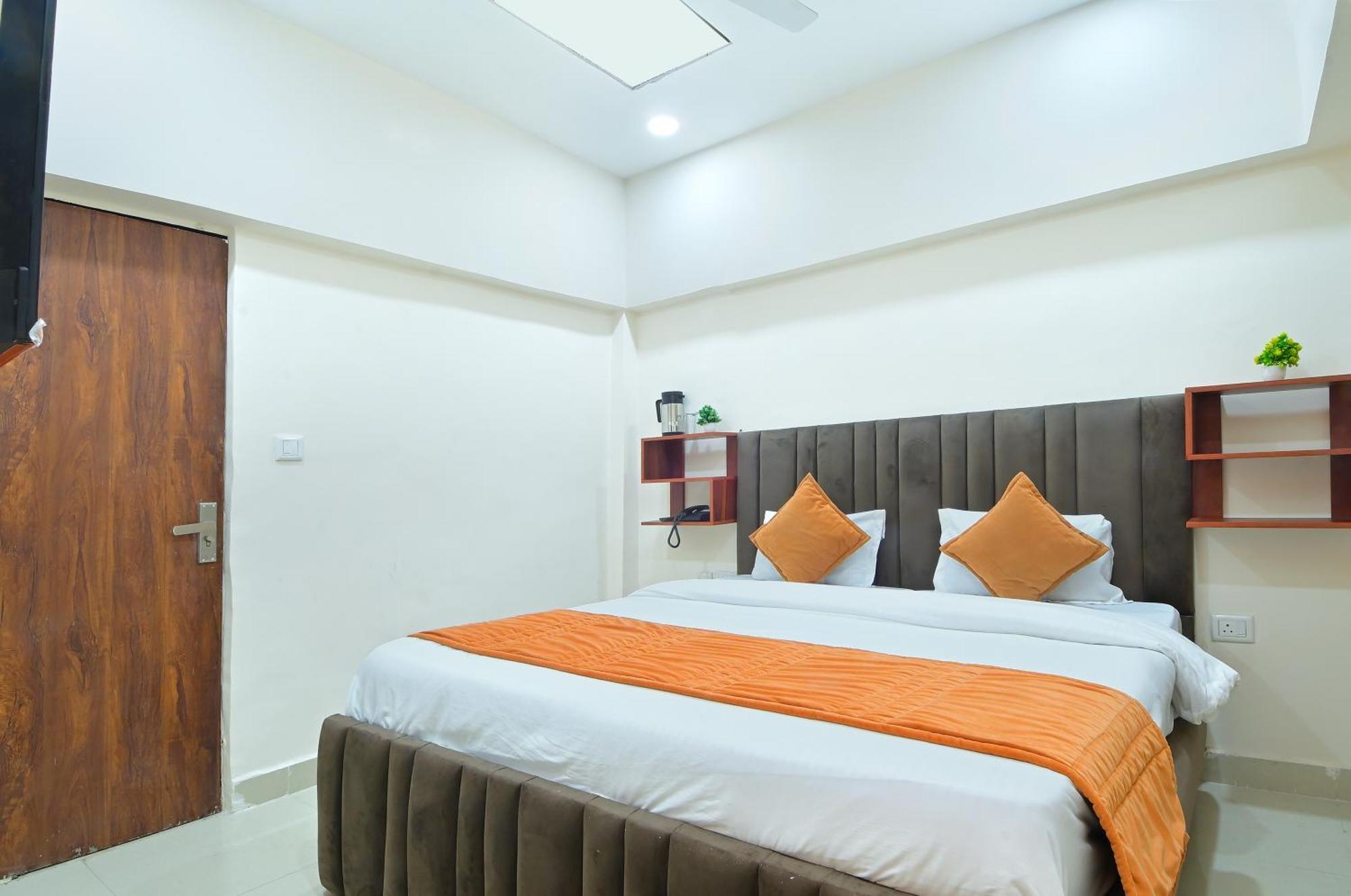 Chowdhry Tourist Lodge - New Delhi Railway Station - 2 Minutes Walk Bagian luar foto