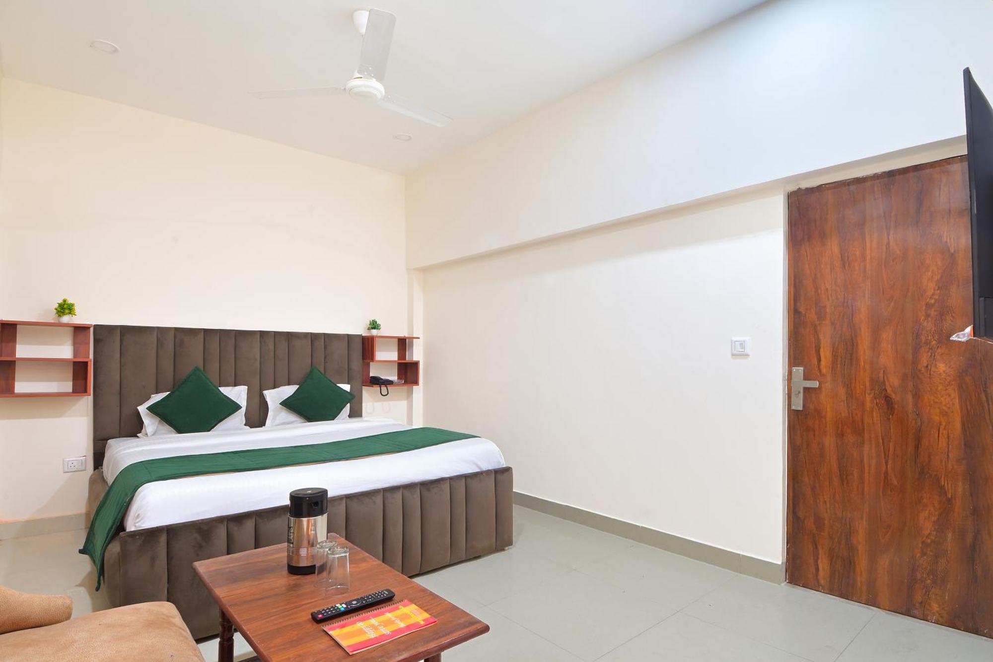 Chowdhry Tourist Lodge - New Delhi Railway Station - 2 Minutes Walk Bagian luar foto
