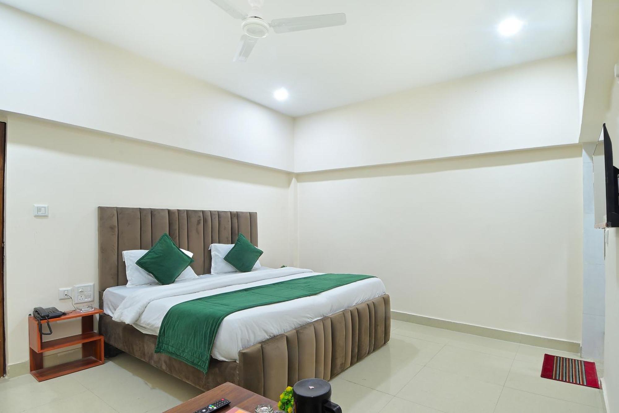 Chowdhry Tourist Lodge - New Delhi Railway Station - 2 Minutes Walk Bagian luar foto
