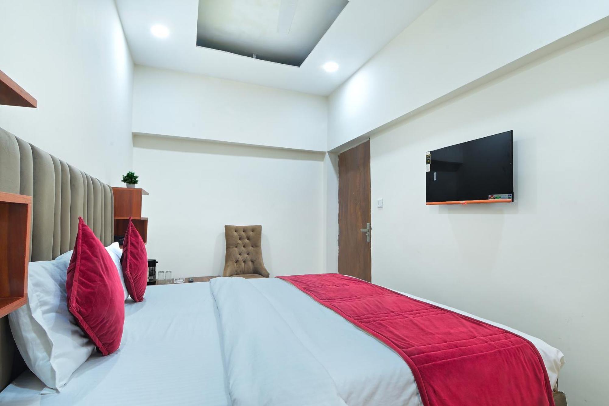 Chowdhry Tourist Lodge - New Delhi Railway Station - 2 Minutes Walk Bagian luar foto