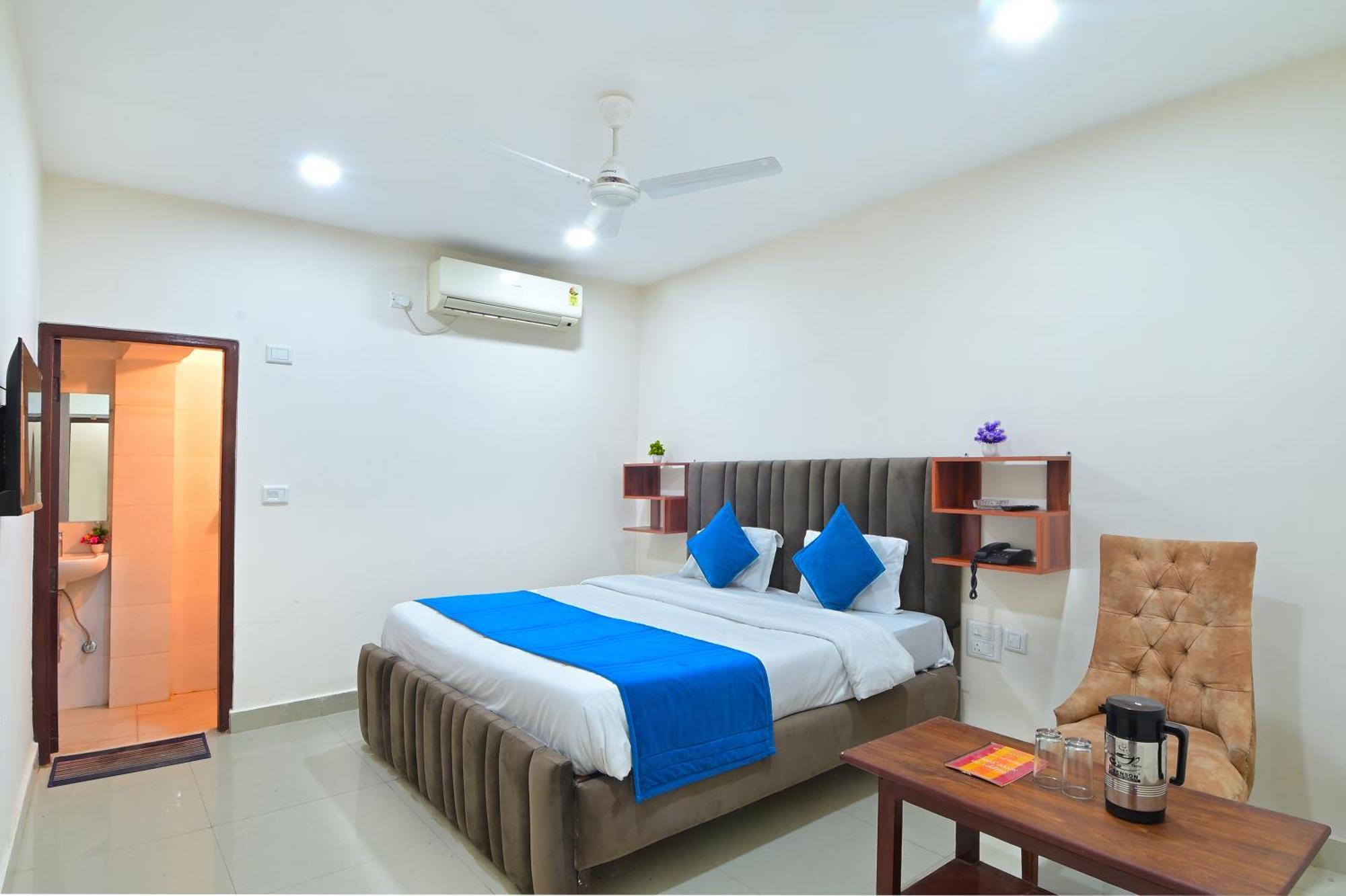 Chowdhry Tourist Lodge - New Delhi Railway Station - 2 Minutes Walk Bagian luar foto