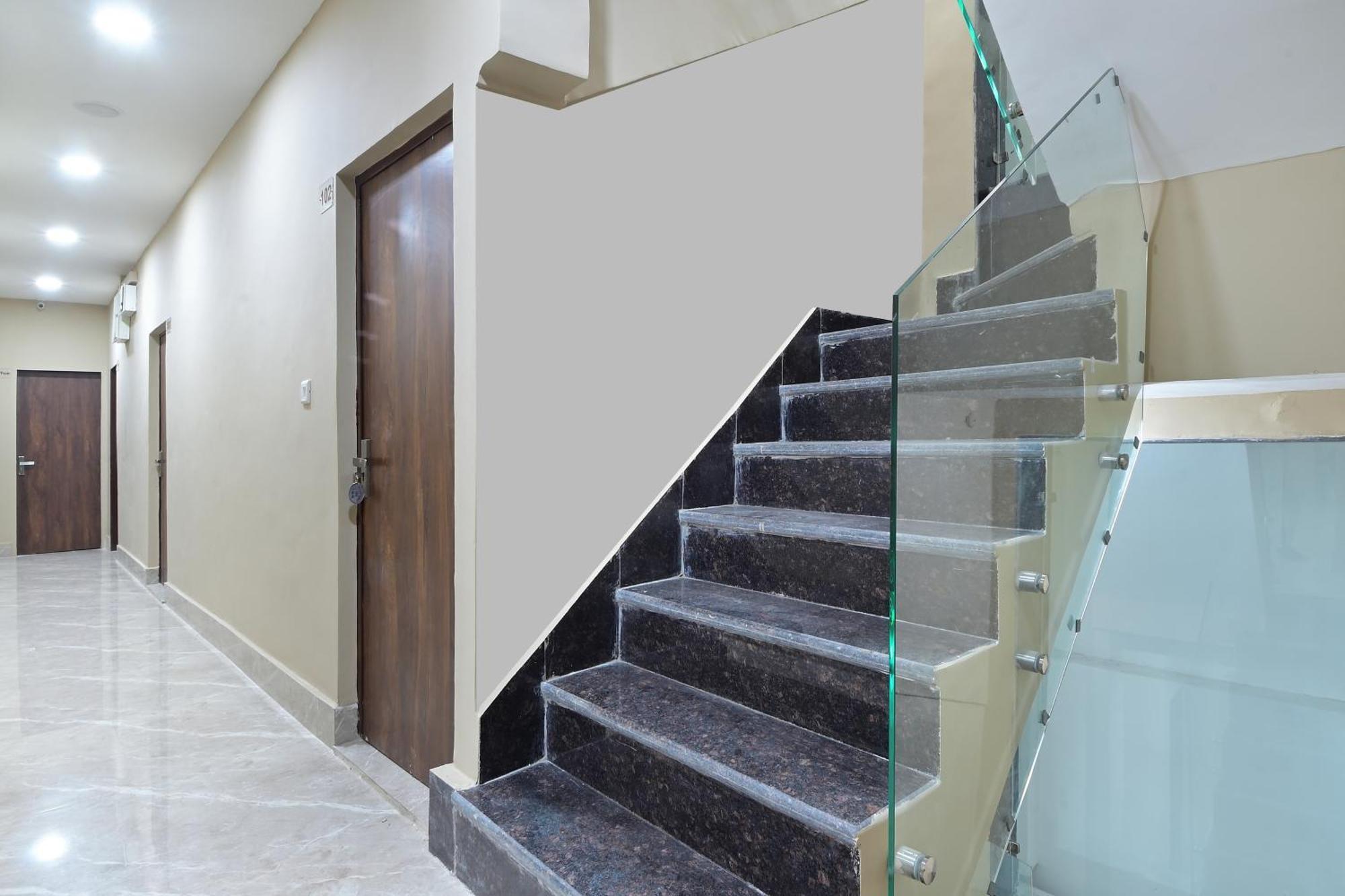 Chowdhry Tourist Lodge - New Delhi Railway Station - 2 Minutes Walk Bagian luar foto