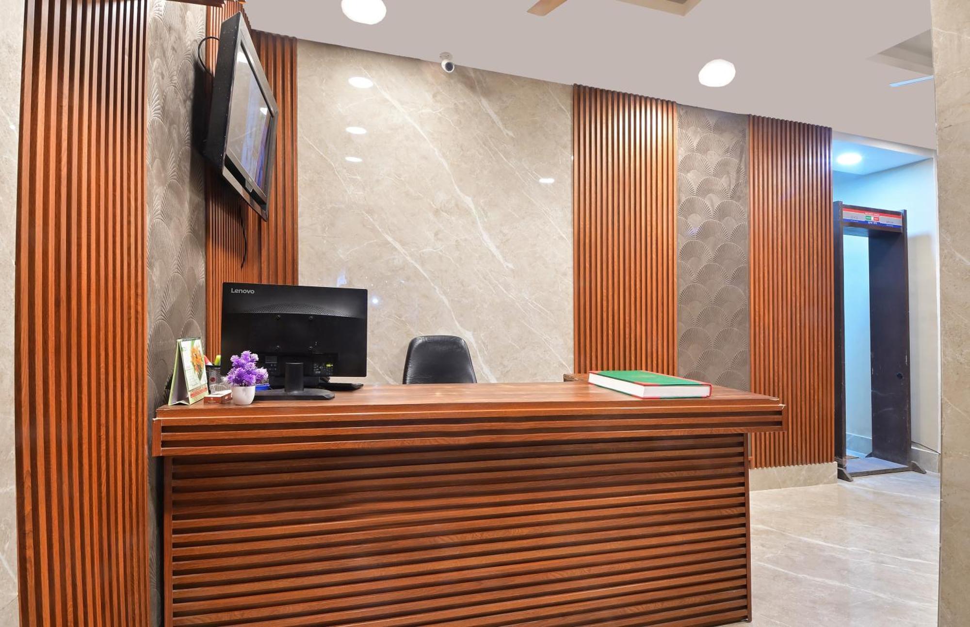 Chowdhry Tourist Lodge - New Delhi Railway Station - 2 Minutes Walk Bagian luar foto