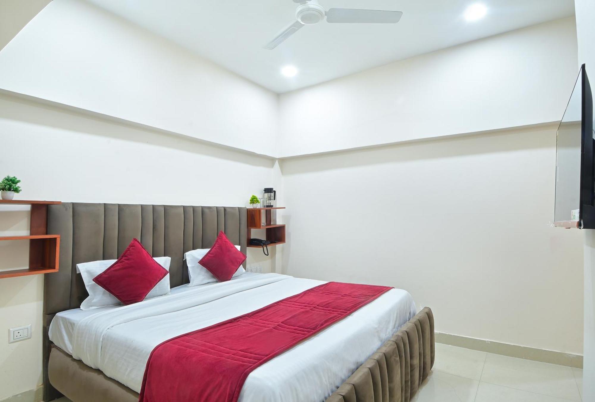 Chowdhry Tourist Lodge - New Delhi Railway Station - 2 Minutes Walk Bagian luar foto