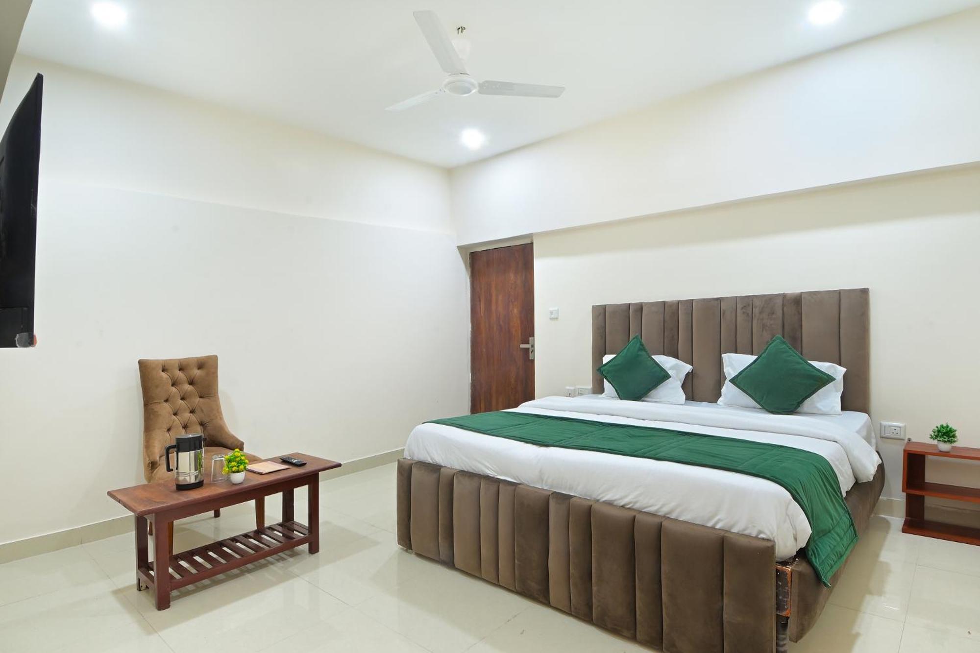 Chowdhry Tourist Lodge - New Delhi Railway Station - 2 Minutes Walk Bagian luar foto