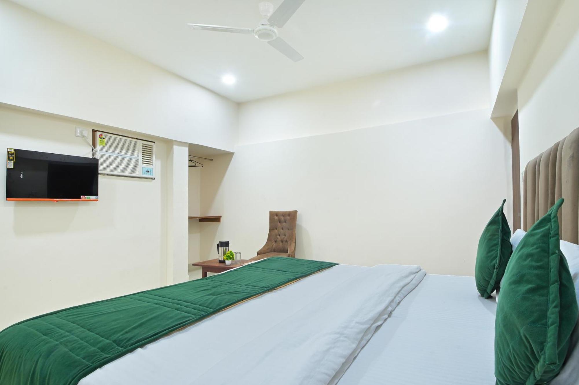 Chowdhry Tourist Lodge - New Delhi Railway Station - 2 Minutes Walk Bagian luar foto